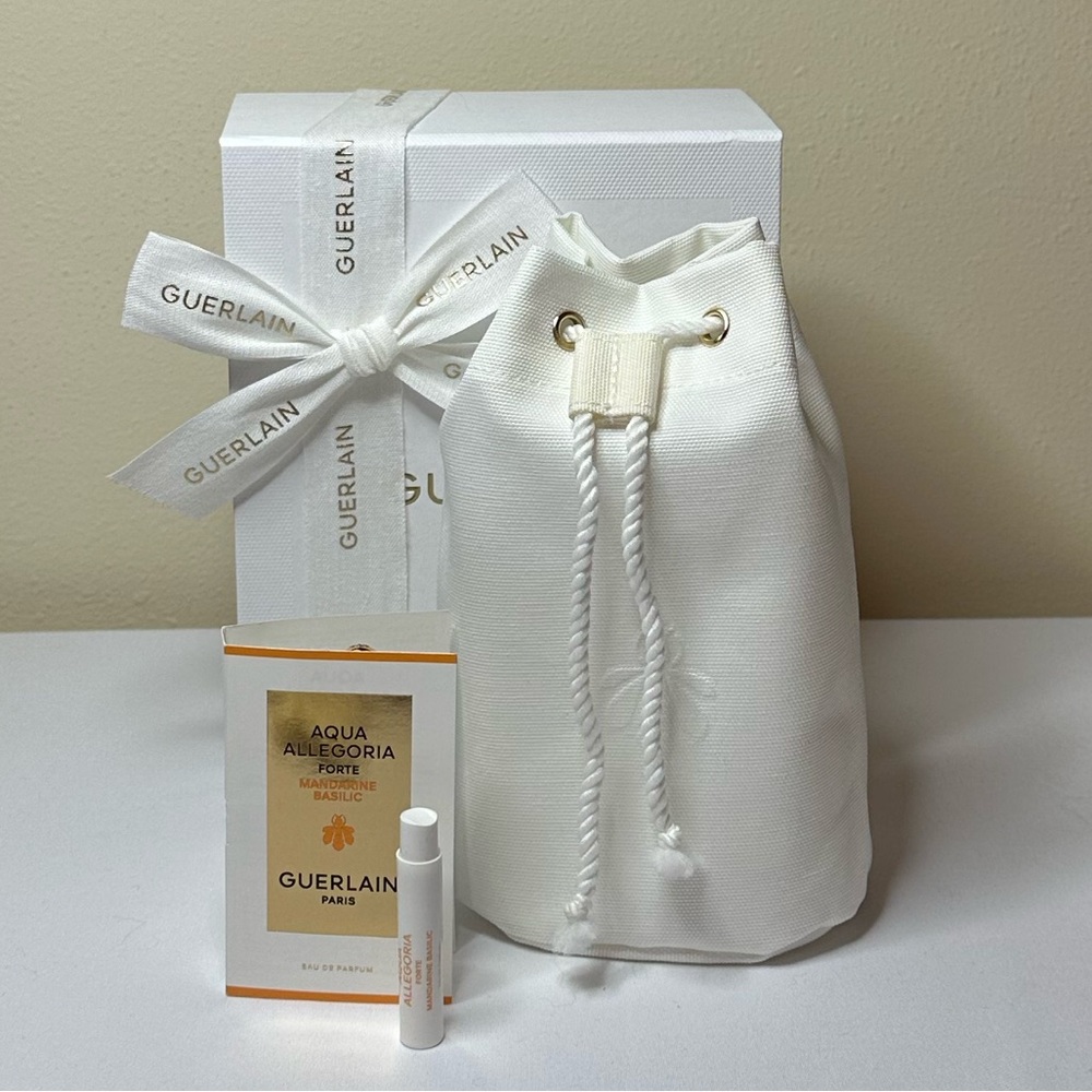 Guerlain Pouch with sample & Box